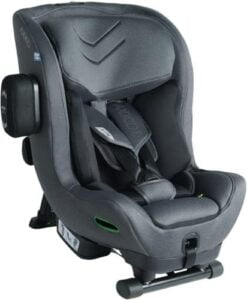 Axkid Minikid 4 turvaistuin kokemuksia – pitkäikäinen ja tilava istuin selkä menosuuntaan matkustamiseen