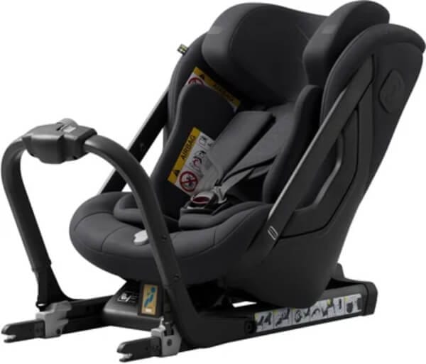 Axkid ONE 3 turvaistuin kokemuksia – pitkäikäinen ja turvallinen istuin selkä menosuuntaan matkustamiseen