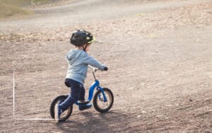 Potkupyörän huolto – renkaiden tarkistus ja kiristykset lapsen ajokkiin