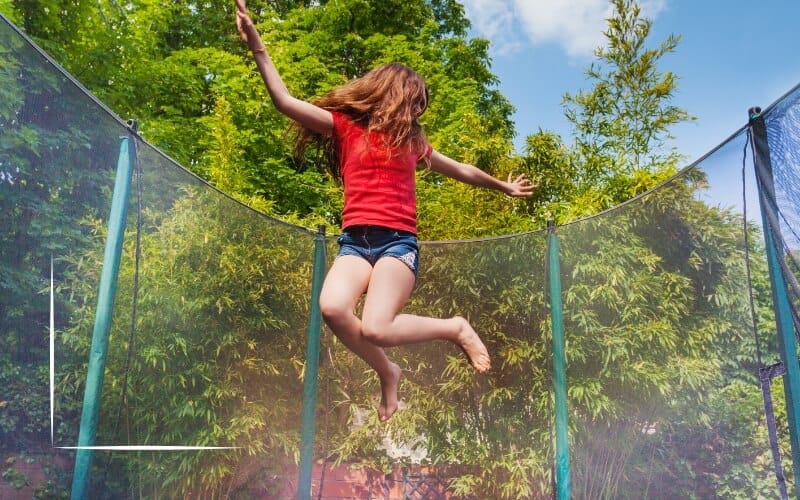 Miten valita turvallinen trampoliini lapselle – tärkeimmät valintakriteerit