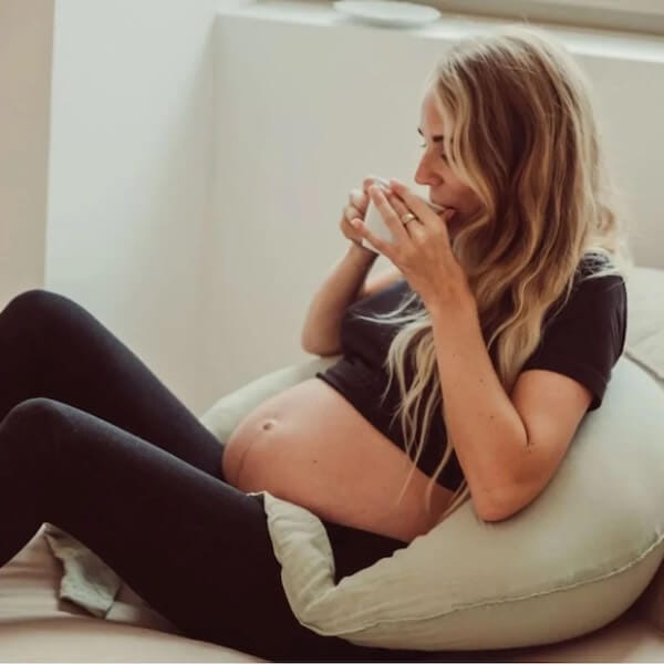 Imetystyyny monikäyttöinen – imetys, istuma‑tuki ja vauvan leikkihetket