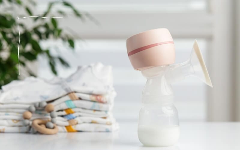 Rintapumppu ensisynnyttäjälle – tärkeimmät valintakriteerit helpompaan aloitukseen imetyksessä